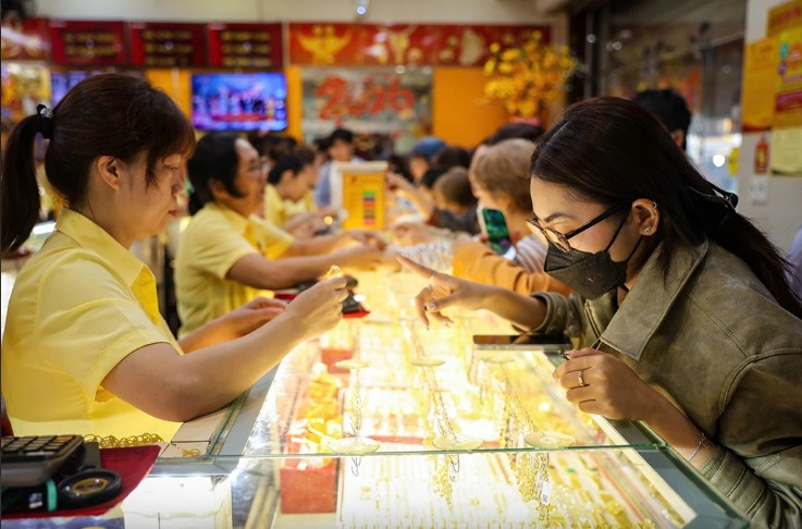 Giá vàng hôm nay (30-3): Neo cao